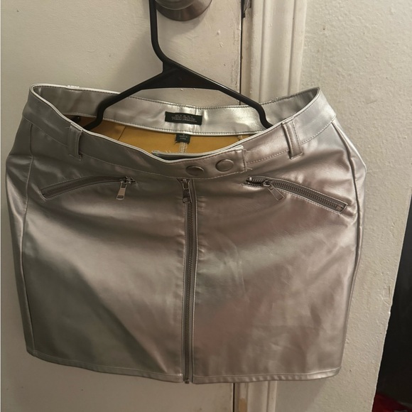 Skirt - Picture 1 of 4